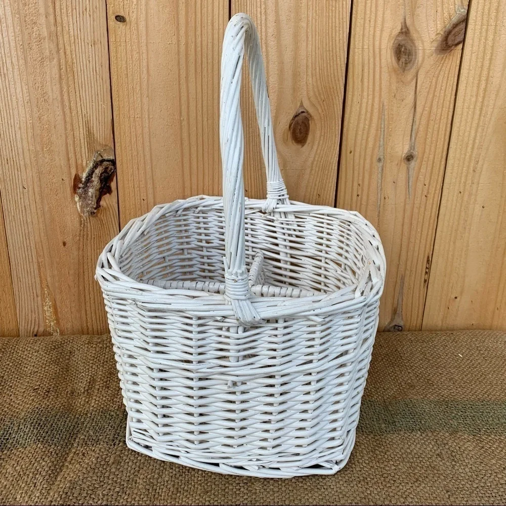 Vintage White Wicker Wine Basket 🧺